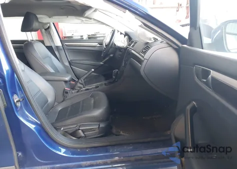 2017 Volkswagen Passat 1.8T Se z USA, uszkodzony, nr VIN 1VWBT7A36HC025624